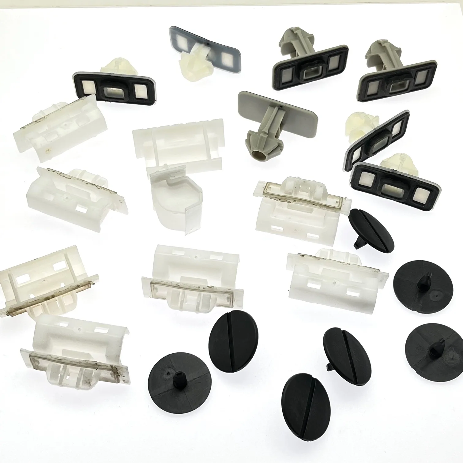 C7 Light Clips - Image 2